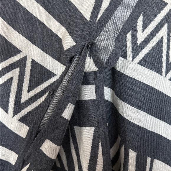 Forever 21 Gray Geometric Poncho/Sweater - Picture 6 of 6